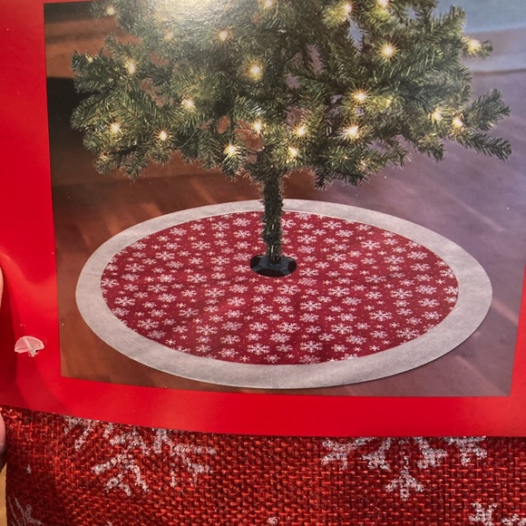 NWT Quality Heavy Holiday Special Christmas Tree Skirts - Picture 6 of 8